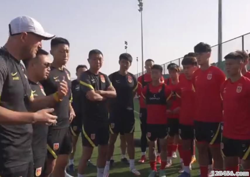 足球服要求有名字吗？深入解析球衣印名的规则与意义